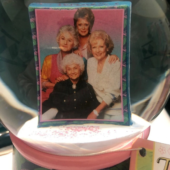 NWT GOLDEN GIRLS SNOW GLOBE - Picture 3 of 4